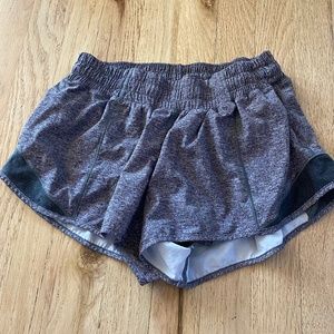 Lululemon Hotty Hot Low-Rise Lined Short 2.5”